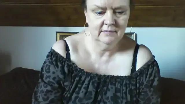 TiffanyMature from StripChat is Freechat