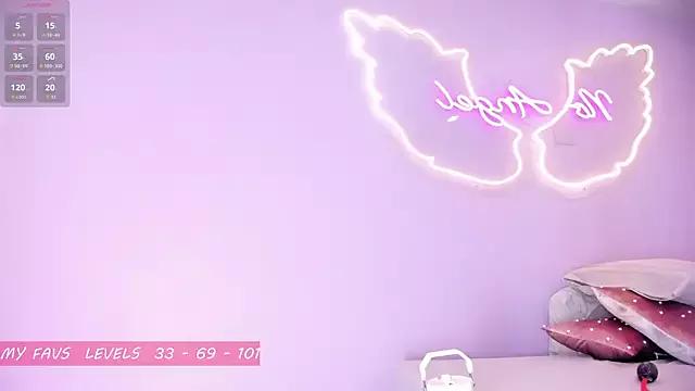 tinnymonroe from StripChat is Freechat