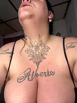 TuFantasiaYTuMorbo from StripChat is Freechat