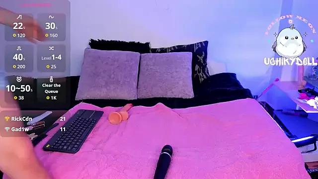 Check-out our cam rooms range and converse on a personal level with our delicious livecams streamers, showing off their spicy curves and toys.