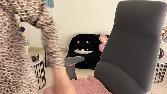 Check-out our cam rooms range and converse on a personal level with our delicious livecams streamers, showing off their spicy curves and toys.