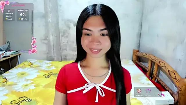UrHotSexyShine from StripChat is Freechat