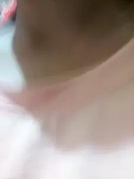 urwildasian_skinny from StripChat is Freechat