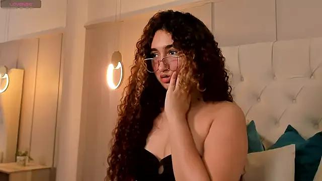 vaiholeth_sofia from StripChat is Freechat