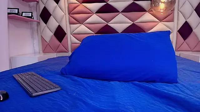 valecastro_ from StripChat is Freechat