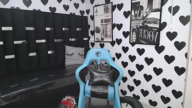 Check-out our cam rooms range and converse on a personal level with our delicious livecams streamers, showing off their spicy curves and toys.