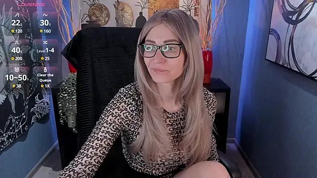 Check-out our cam rooms range and converse on a personal level with our delicious livecams streamers, showing off their spicy curves and toys.