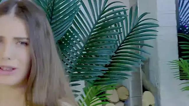 VanessaHart from StripChat is Freechat