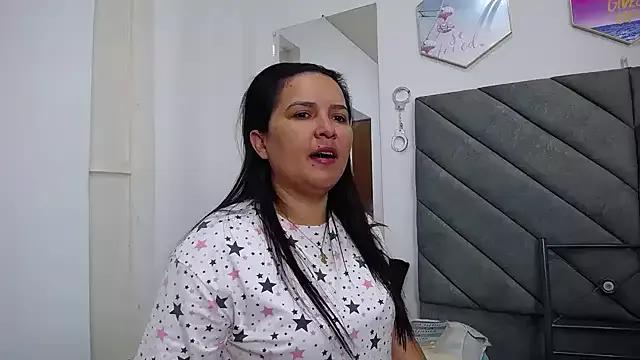 vauroracooper from StripChat is Freechat