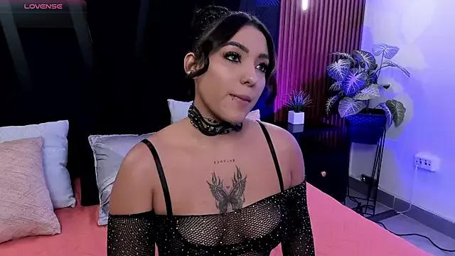 Veronicaa_Rosse_ from StripChat is Freechat