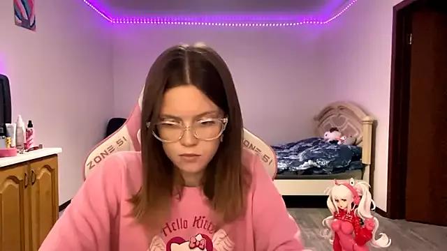 VibeQueenLucy from StripChat is Freechat