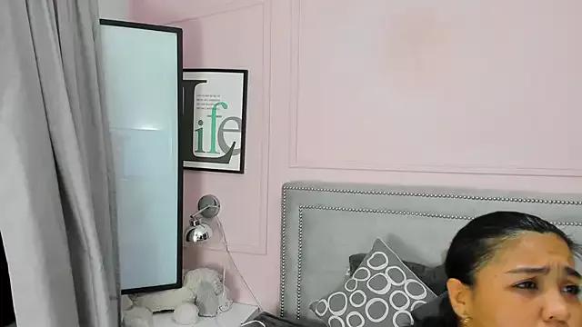 Violetta_Diamond_ from StripChat is Freechat