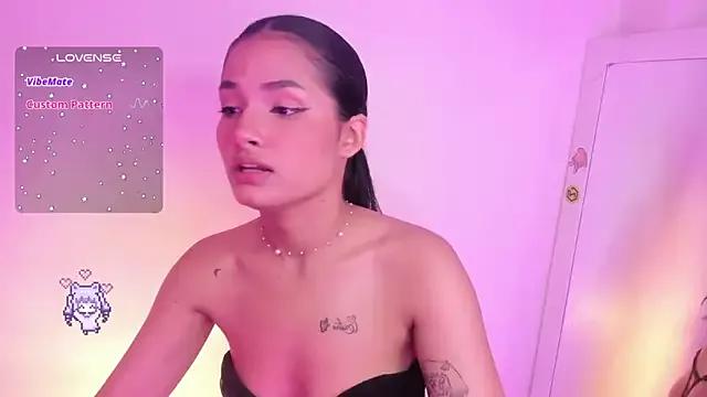 ViolettaRosse from StripChat is Freechat