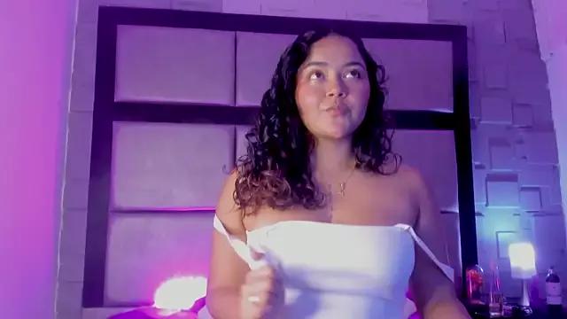 VioletteCourt from StripChat is Freechat