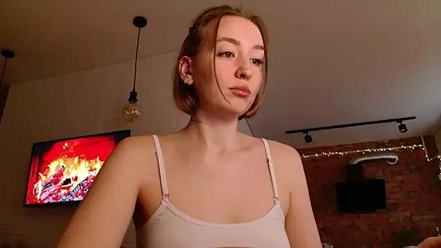 WhitePrincessLuna from StripChat is Freechat