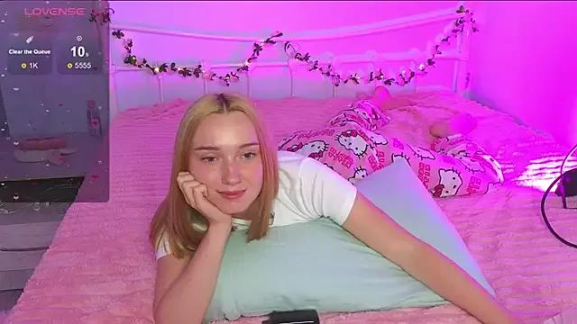 Check-out our cam rooms range and converse on a personal level with our delicious livecams streamers, showing off their spicy curves and toys.