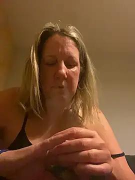 X-Victoria-X from StripChat is Freechat