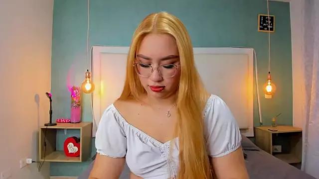 ximenanoah from StripChat is Freechat