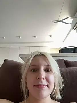 XMelissaX from StripChat is Freechat
