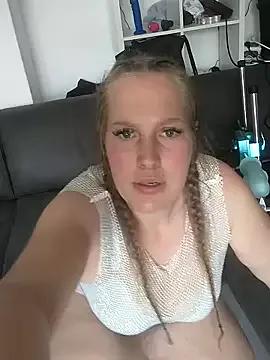 xqueenkinky from StripChat is Freechat