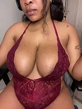 YellowHoneyDip from StripChat is Freechat