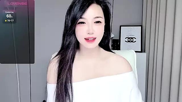 Yishan-33 from StripChat is Freechat