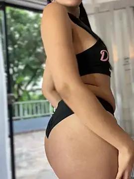 YourPreciousXXX from StripChat is Freechat