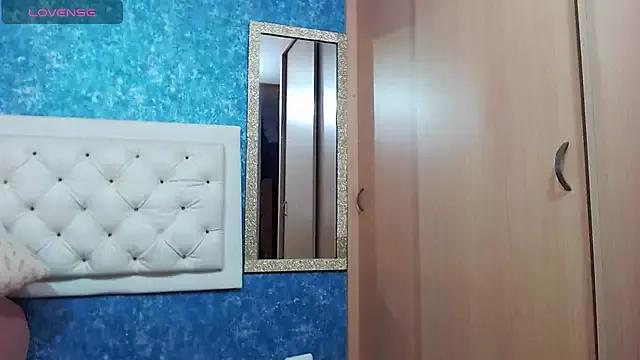 yulissa_girls from StripChat is Freechat