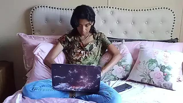 zara_luv from StripChat is Freechat