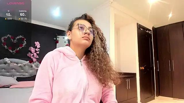 Zarathryz_ from StripChat is Freechat
